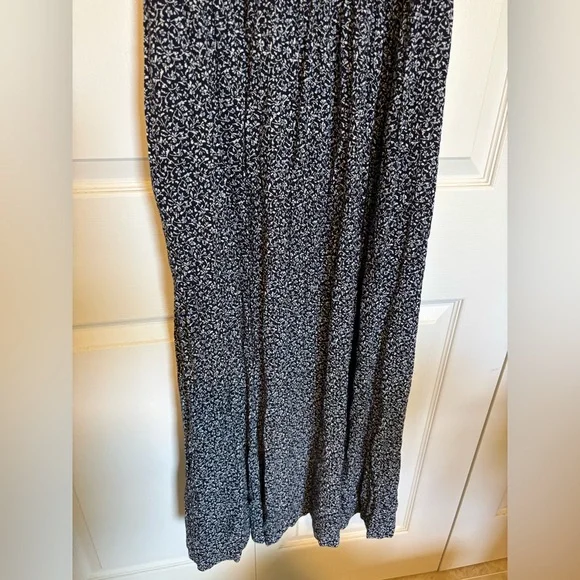 Faherty Sunseeker Midi Dress in Navy Riverton Ditsy floral spring summer - Picture 8 of 11